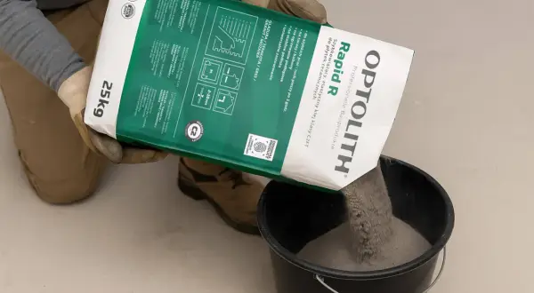Szybkowiążący, elastyczny klej klasy C2, Optolith Rapid R, idealny do płytek ceramicznych i karton gips.