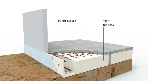 Przekrój przez fundament z izolacją i zbrojeniem.