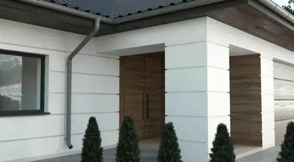Nowoczesny dom z białymi boniami, drewnianymi drzwiami i czarnym dachem.
